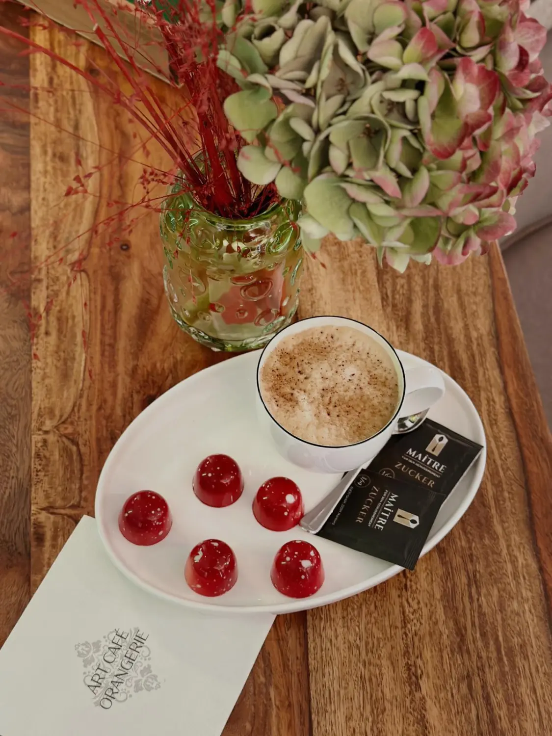 Art Café Orangerie – Café – ein Kaffee- und Schokoladenarrangement