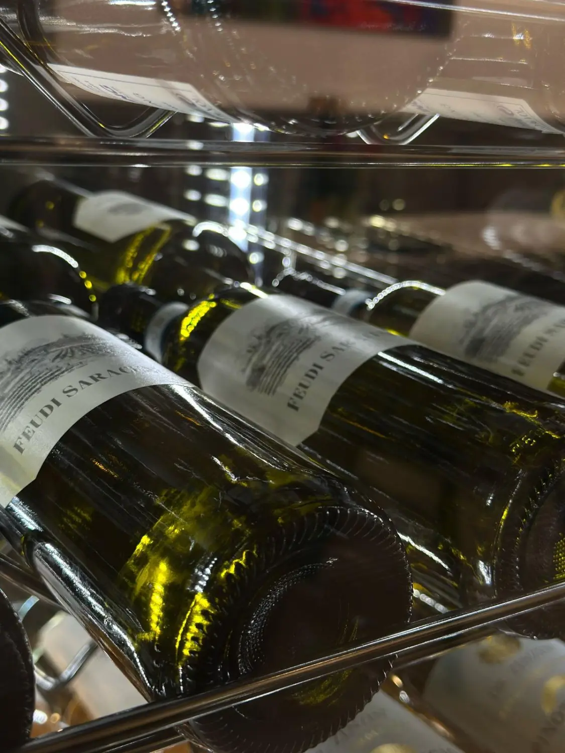 Art Cafe Orangerie - Café - Weinflaschen